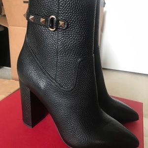 NIB Valentino bootie sz 39